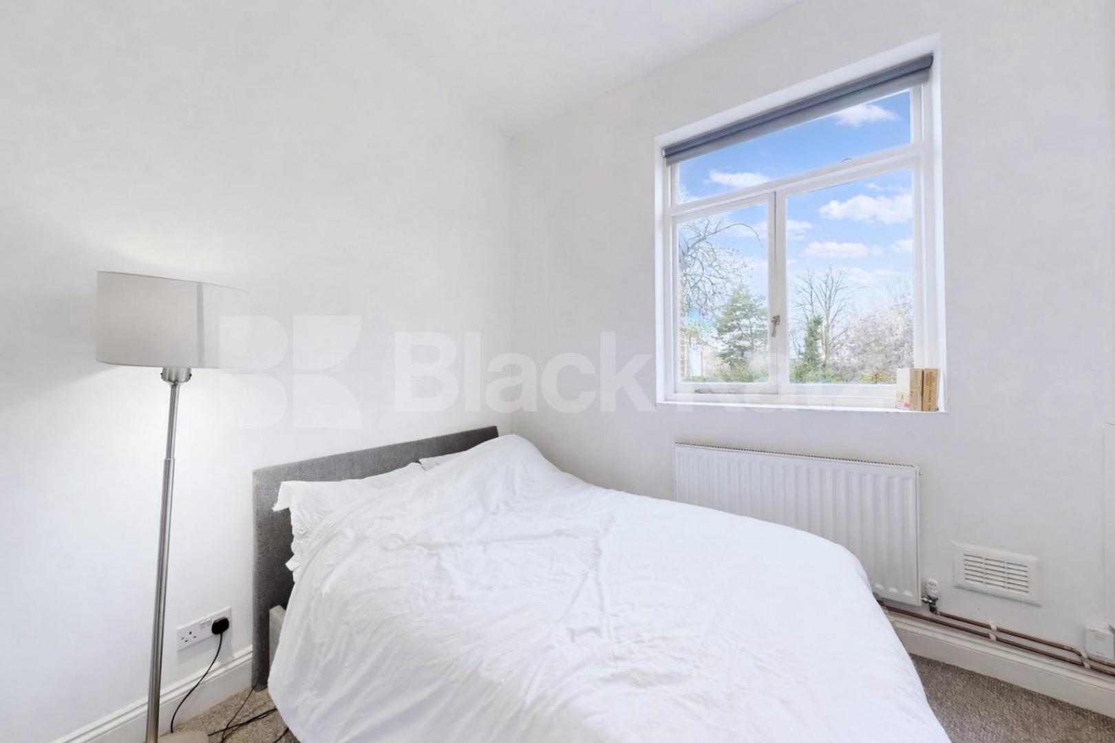 Elegant Raised Ground Floor Apartment in Sought-After NW1 Camden Park Road, Camden